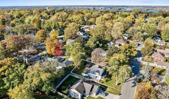 302 E MISSION Rd, Allouez, WI 54301