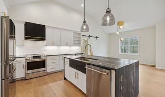 75 Willowbrook Rd, Cromwell, CT 06416