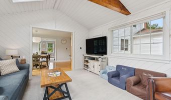 2 Winsome Lea Rd, Falmouth, ME 04105