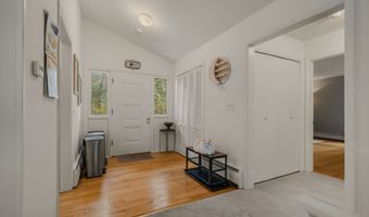 15 Goulart Dr, Bozrah, CT 06334