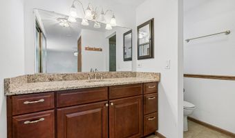 3051 N Huntington Dr, Arlington Heights, IL 60004