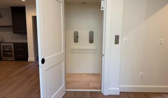 4911 37TH St N, Arlington, VA 22207