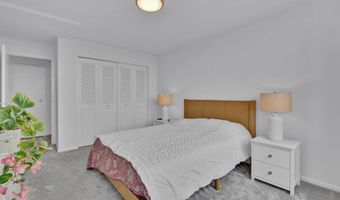 4390 LORCOM Ln 805, Arlington, VA 22207