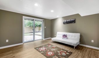 1128 HALESWORTH Dr, Rockville, MD 20854
