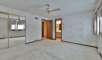 231 N Flora Pkwy, Addison, IL 60101