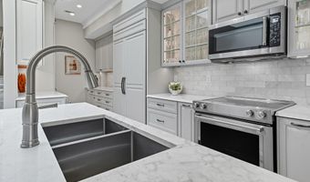 50 SEMINOLE LANDING Rd, Atlantic Beach, FL 32233