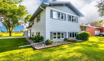 903 Willow Dr, Aberdeen, SD 57401