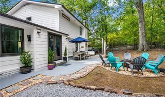 813 Lakeshore Dr, Berkeley Lake, GA 30096