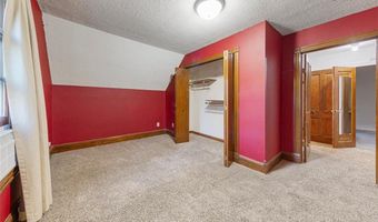 302 S Renville St, Winthrop, MN 55396