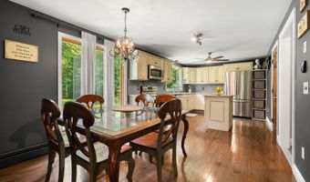 52 Thornridge Dr, Colchester, CT 06415