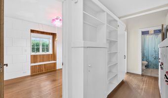 207 Pawson Rd, Branford, CT 06405