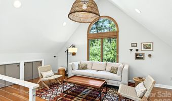 9 Bees Mountain Dr, Asheville, NC 28804