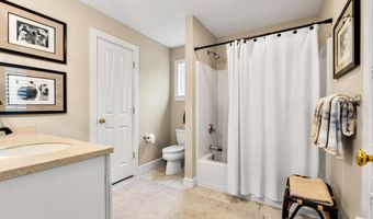 17 Canterbury Ln, Bedford, NH 03110