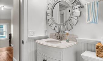 11 Ann St, Newport, RI 02840