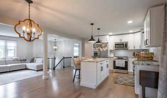 18 Dream Lake Dr, Amherst, NH 03031