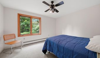 10 Eaton Rd, Amherst, NH 03031
