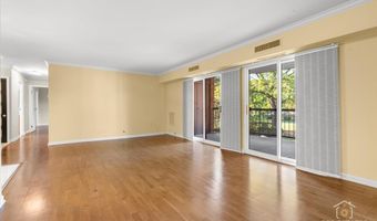 1615 E CENTRAL Rd 218C, Arlington Heights, IL 60005