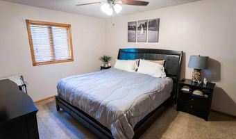 1105 Cherrywood Ln, Aberdeen, SD 57401