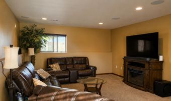 2112 S Lawson St, Aberdeen, SD 57401