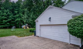 390 Willard Rd, Aurora, OH 44202