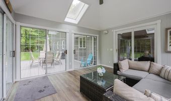 215 Adirondack Dr, East Greenwich, RI 02818