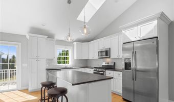 5 Thelma Ln 5, Middletown, RI 02842