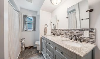 3030 N MORRISON St, Appleton, WI 54911