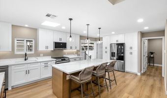 7226 San Bartolo St 204, Carlsbad, CA 92011