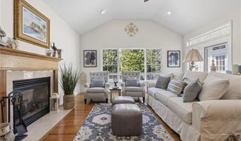 25 Southern View Dr, Narragansett, RI 02882