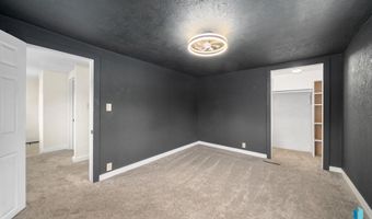 606 N 3rd St, Beresford, SD 57004