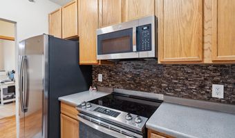 909 7th Ave SE 6, Altoona, IA 50009