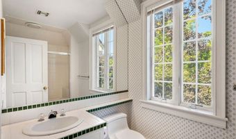 517 Tuckerman Ave, Middletown, RI 02842