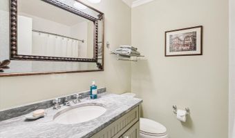 2518 S WALTER REED Dr #A, Arlington, VA 22206
