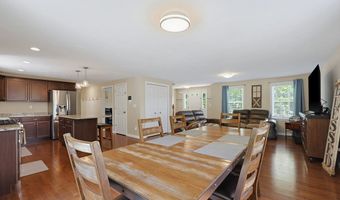 5 County St, Berkley, MA 02779