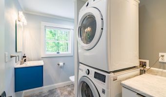 14 Hunt Rd, Belfast, ME 04915