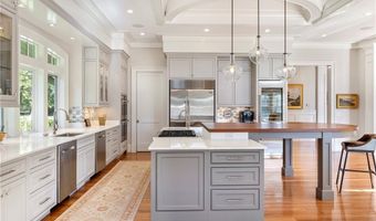 10 Ocean Lawn Ln, Newport, RI 02840