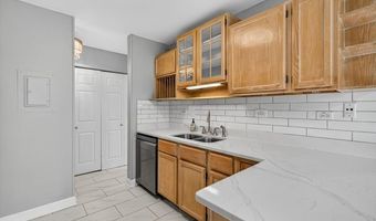 2616 N Windsor Dr 102, Arlington Heights, IL 60004