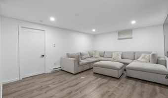 948 Wayne St, Bridgeport, CT 06606