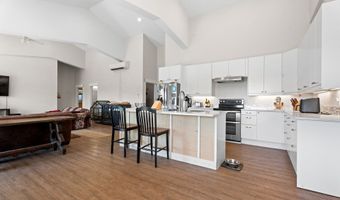 21358 OAK Ln, Aurora, OR 97002