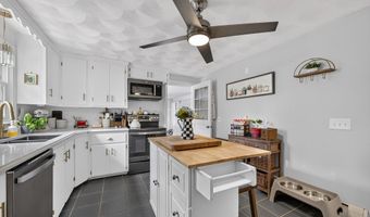 7 Englewood Rd, Coventry, RI 02816