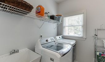 3313 Glen Devon Ln, Berkeley Lake, GA 30096