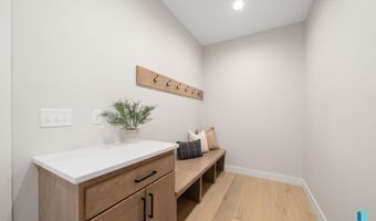 1517 W Autumn Cir, Brandon, SD 57005