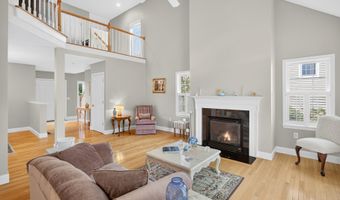 4 Hollyhock Knoll Ct 4, Bourne, MA 02532