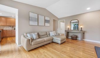 834 Westwood Dr, Ballwin, MO 63011