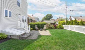 52 Bedlow Ave, Newport, RI 02840