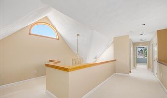 40 Alpine Estates Dr, Cranston, RI 02921