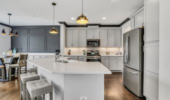 3227 N Heritage Ln, Arlington Heights, IL 60004