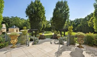 31 Rio Vista Dr, Alpine, NJ 07620