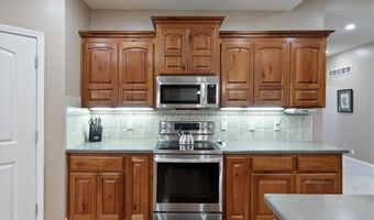 6989 141st St, Basehor, KS 66007