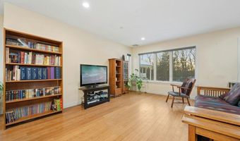 71 Village Ct 71, Berlin, MA 01503